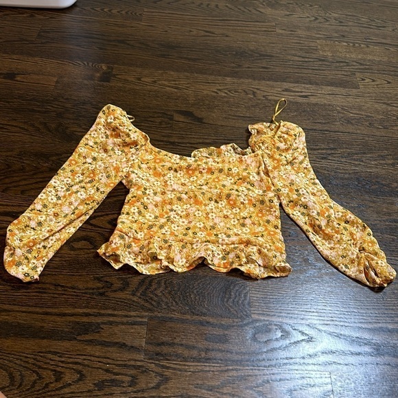 ASTR The Label Ruched Sleeve Sweetheart Top Ditsy Floral mustard size Small - Picture 4 of 5